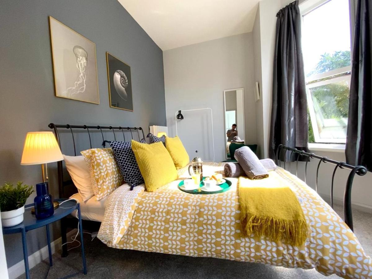 Trendy Stylish Apartment! - 5 Minute Walk To The Best Beach! - Great Location - Parking - Fast Wifi - Smart Tv - Newly Decorated - Sleeps Up To 6! Close To Bournemouth & Poole Town Centre & Sandbanks 외부 사진