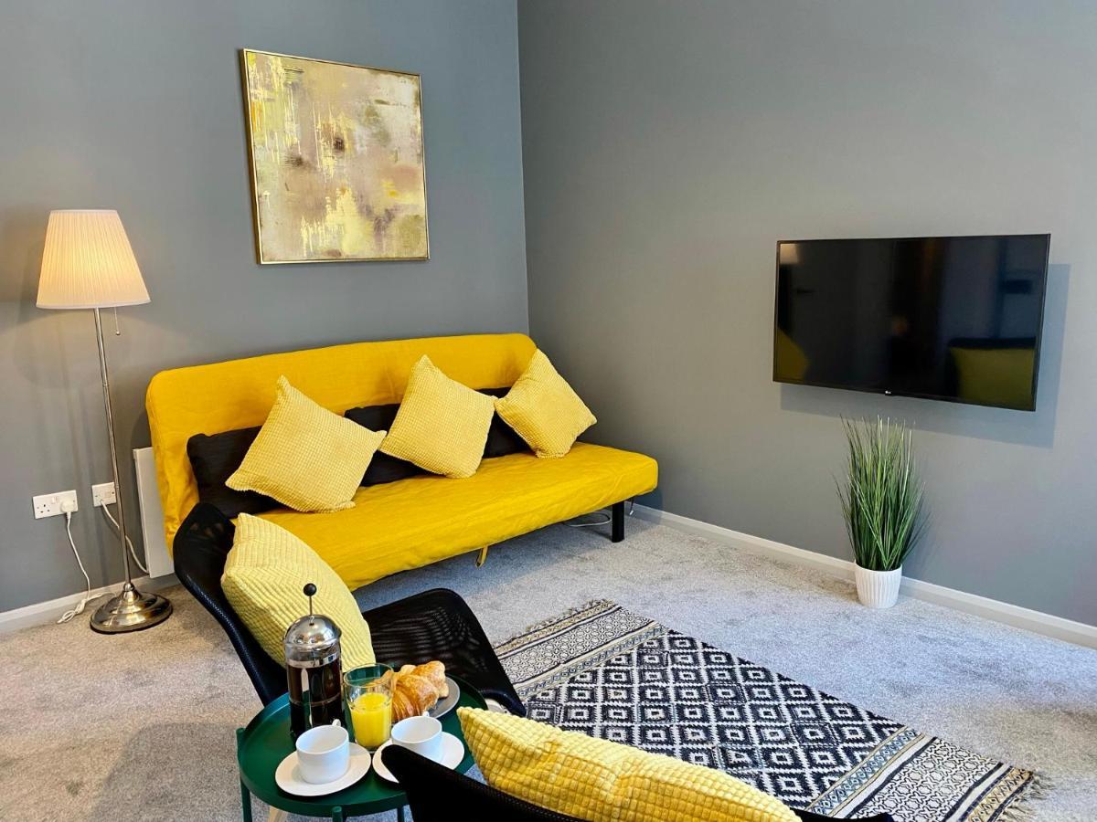 Trendy Stylish Apartment! - 5 Minute Walk To The Best Beach! - Great Location - Parking - Fast Wifi - Smart Tv - Newly Decorated - Sleeps Up To 6! Close To Bournemouth & Poole Town Centre & Sandbanks 외부 사진