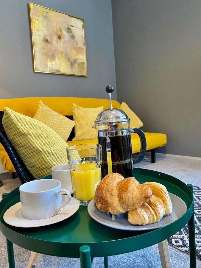 Trendy Stylish Apartment! - 5 Minute Walk To The Best Beach! - Great Location - Parking - Fast Wifi - Smart Tv - Newly Decorated - Sleeps Up To 6! Close To Bournemouth & Poole Town Centre & Sandbanks 외부 사진