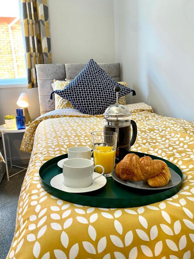 Trendy Stylish Apartment! - 5 Minute Walk To The Best Beach! - Great Location - Parking - Fast Wifi - Smart Tv - Newly Decorated - Sleeps Up To 6! Close To Bournemouth & Poole Town Centre & Sandbanks 외부 사진