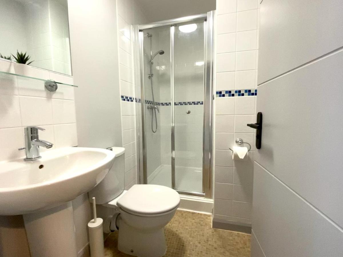 Trendy Stylish Apartment! - 5 Minute Walk To The Best Beach! - Great Location - Parking - Fast Wifi - Smart Tv - Newly Decorated - Sleeps Up To 6! Close To Bournemouth & Poole Town Centre & Sandbanks 외부 사진