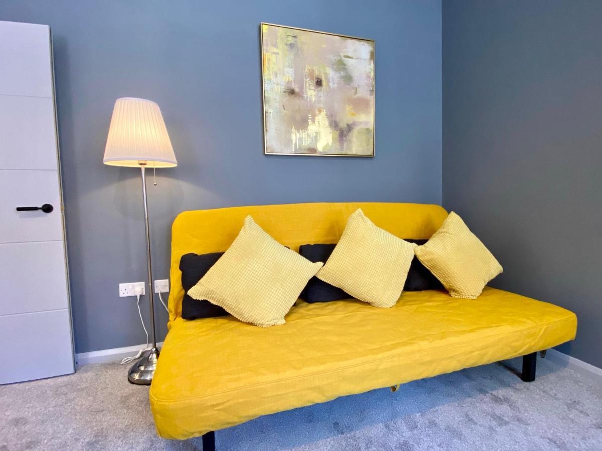Trendy Stylish Apartment! - 5 Minute Walk To The Best Beach! - Great Location - Parking - Fast Wifi - Smart Tv - Newly Decorated - Sleeps Up To 6! Close To Bournemouth & Poole Town Centre & Sandbanks 외부 사진
